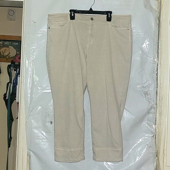 Chico's Crop Pants Frayed Hem Comfort Stretch Khaki Beige‎ Women's Size 2 - Picture 1 of 6